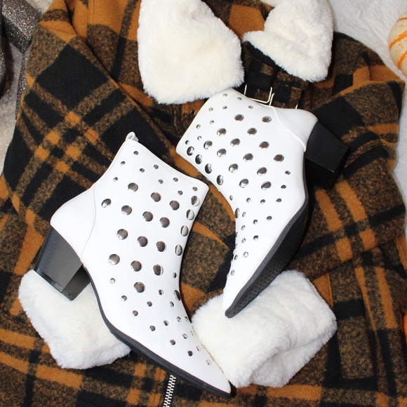 🚨LAST PAIR//The Tabitha// White Studded Bootie - Picture 3 of 5